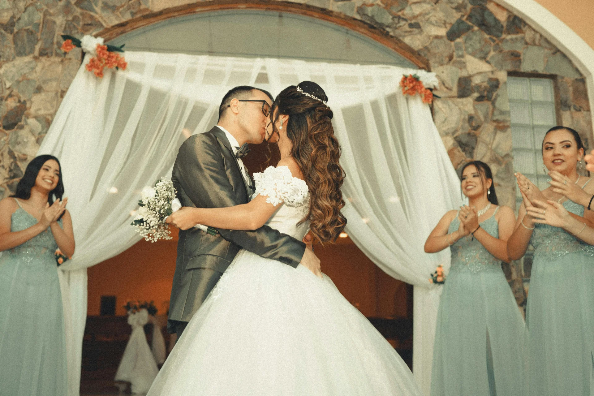 Персонализированное минималистичное приглашение